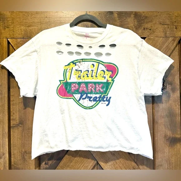 EUC Trailer Park Pretty White Slightly Cropped Tee Sz L - Picture 9 of 16